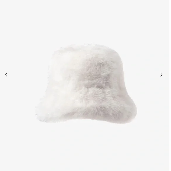 Lamarque | Accessories | Lamarque Kayley Bucket Hat | Poshmark display picture 3